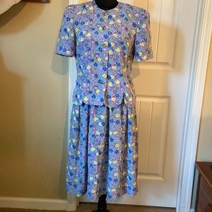Leslie Fay 2 piece Dress size 8P. Pre-Owned, good condition. Pansy pattern